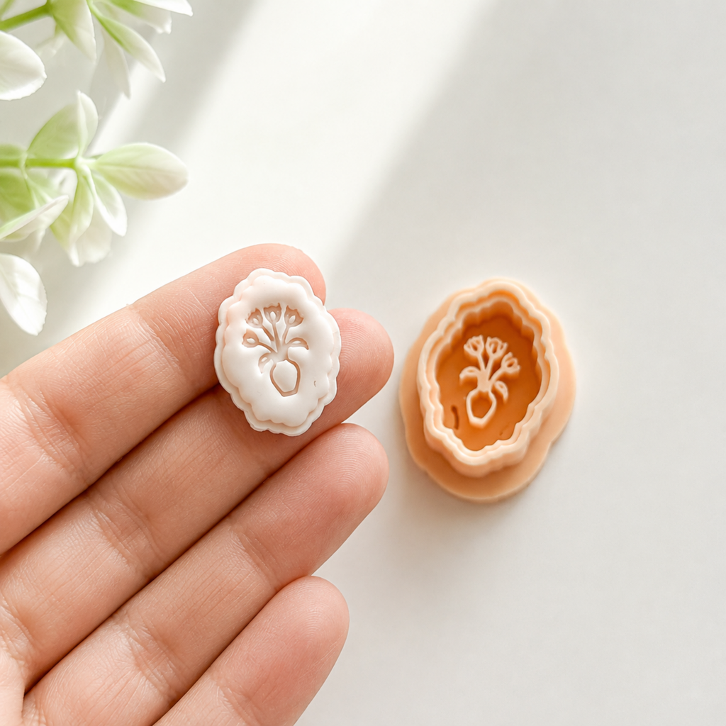 Tulip Embossed Oval Clay Cutter