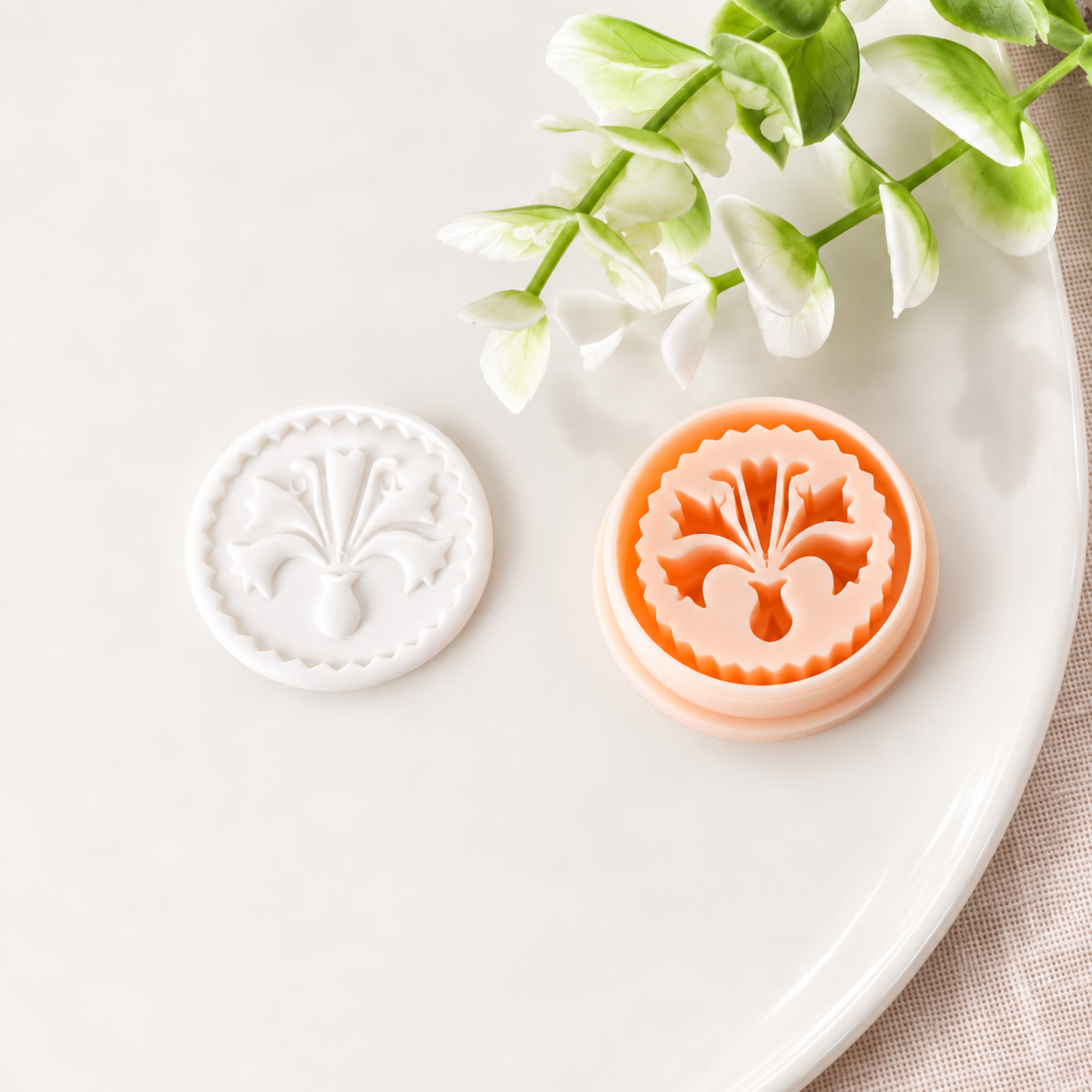 Flower Pot Embossed Round Polymer Clay Cutter