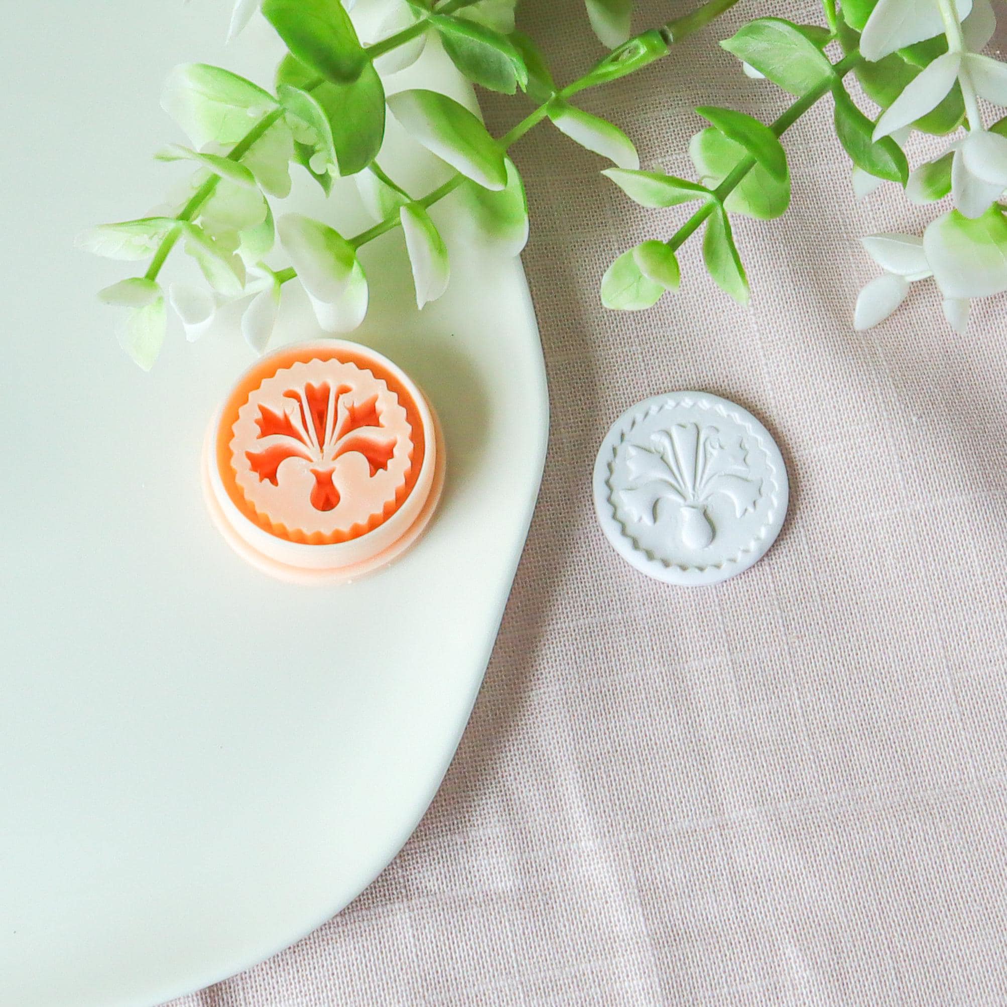 Flower Pot Embossed Round Polymer Clay Cutter
