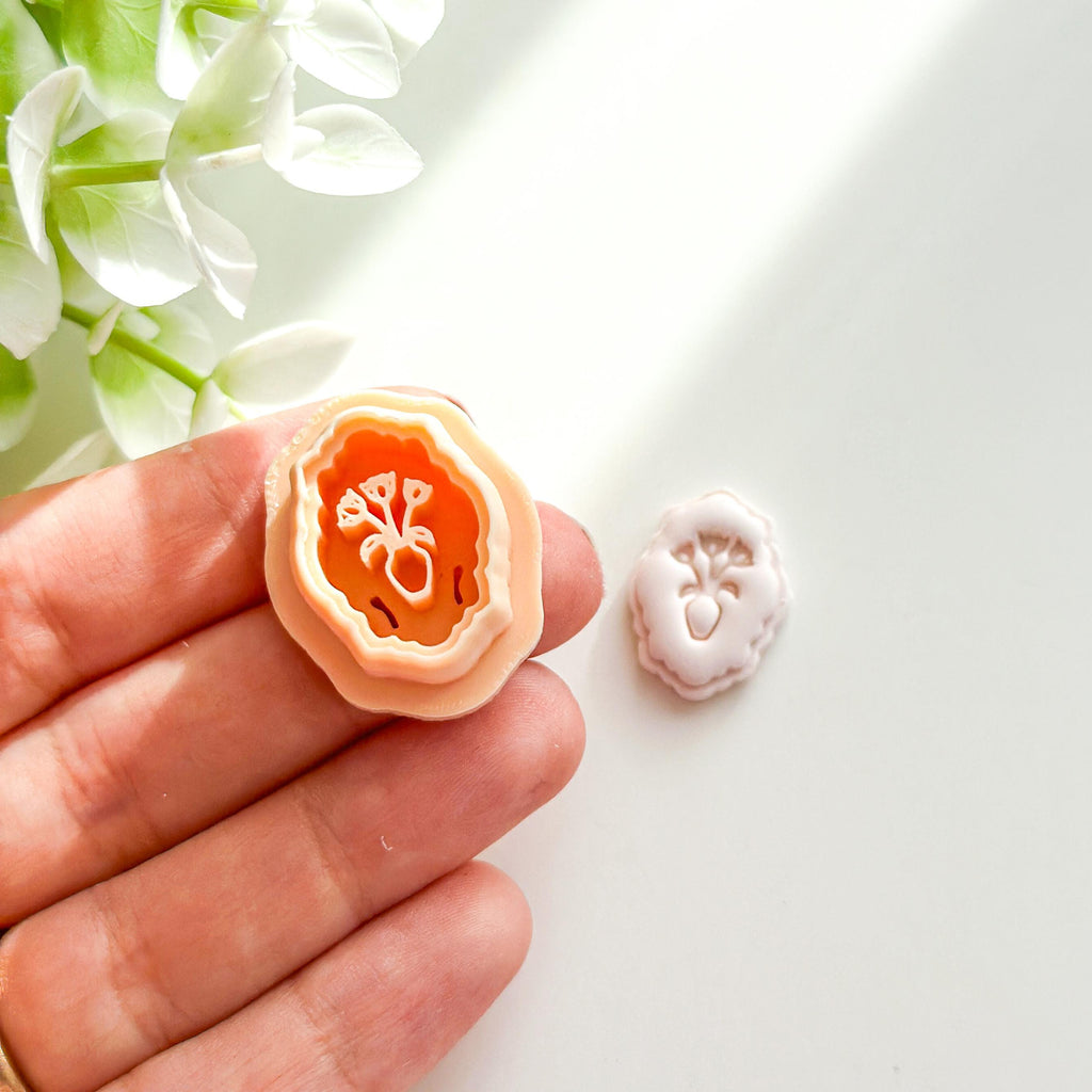 Tulip Embossed Oval Clay Cutter